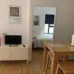 F2 Hypercentre Residence Standing
