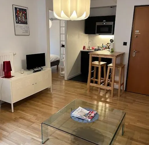F2 Hypercentre Residence Standing